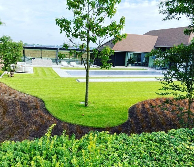 Verfijnde design poolhouse met tuin | domotica, stembediening, trimless stopcontacten & drukknoppen